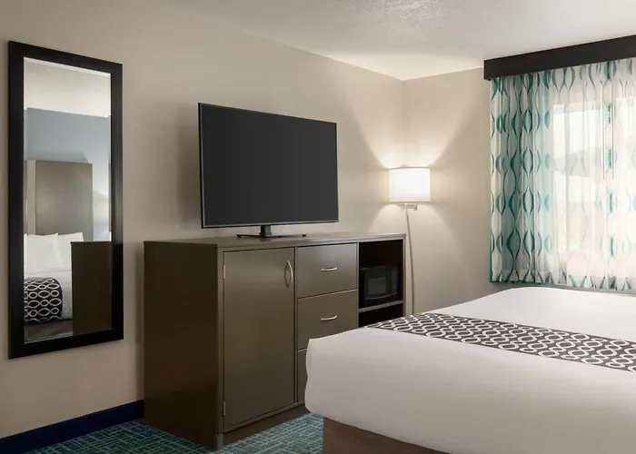 La Quinta & By Wyndham Starved Rock St Park Peru