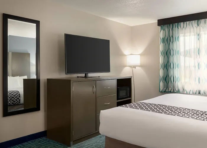 La Quinta & By Wyndham Starved Rock St Park Hotel Peru