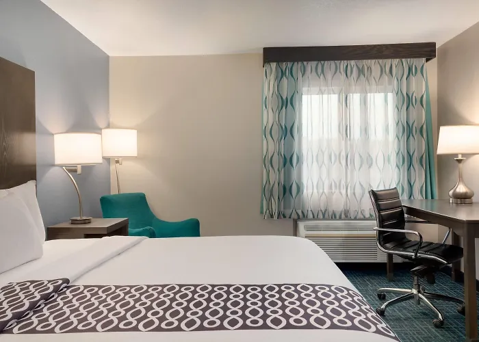 La Quinta & By Wyndham Starved Rock St Park 3* Peru