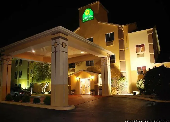 Hotel La Quinta & By Wyndham Starved Rock St Park
